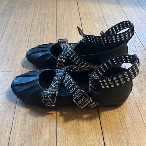 Steve Madden black/silver grommet ballet flats - Picture 1 of 3